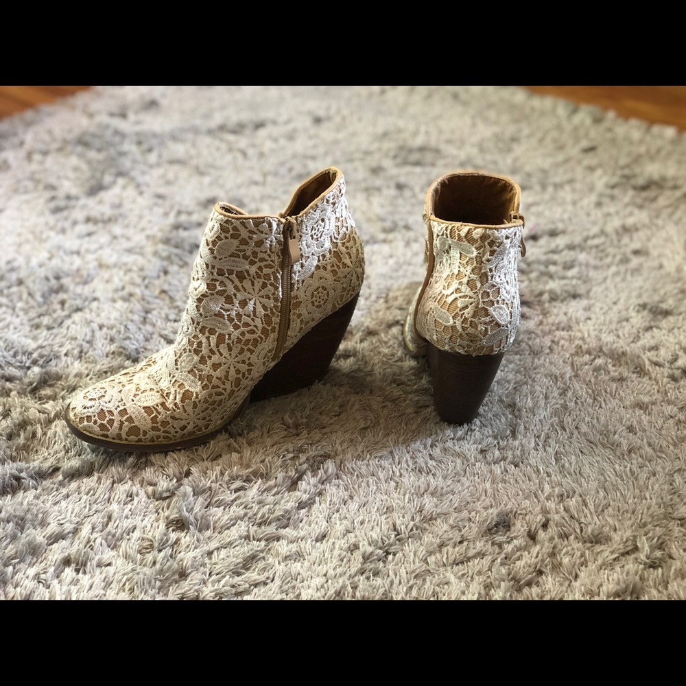 Lace Booties - Picture 3 of 3